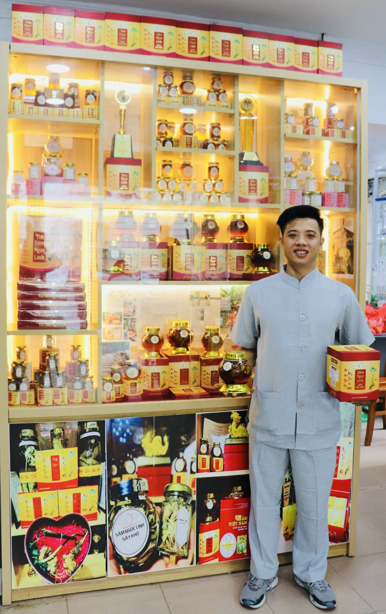 Không gian trưng bày sâm Ngọc Linh Quốc Tuấn.