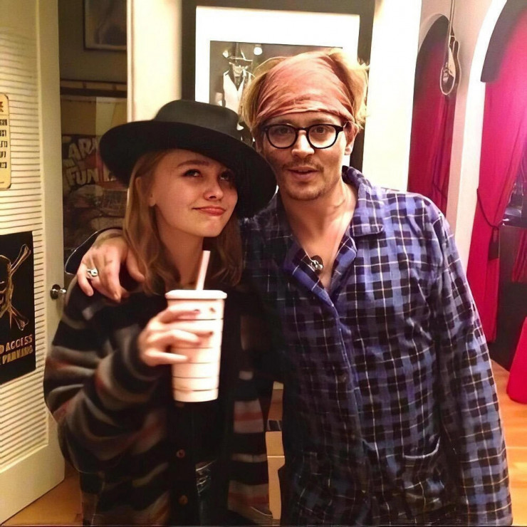 Lily-Rose Depp cho rằng bị nhìn nhận cực đoan khi là con của người nổi tiếng. Ảnh: Twitter.