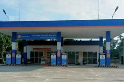 Pháp luật - Thanh niên chạy xe đến cửa hàng đổ xăng rồi vào nhà vệ sinh treo cổ