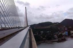 Tin tức trong ngày - Nhảy cầu Bãi Cháy tự tử, nam thanh niên ở Quảng Ninh được cứu sống hy hữu