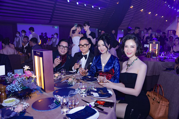 Dù bận rộn, MC Thanh Mai vẫn dành thời gian làm Tiktok. Cô cho biết thử sức ở lĩnh vực này gần đây như một cách giải trí, cập nhật xu hướng công nghệ và lan tỏa những điều tích cực. Thanh Mai sở hữu hai kênh Tiktok mang tên “MC Thanh Mai” mới hoạt động thời gian ngắn nhưng nhận nhiều lượt follow và yêu thích. Nội dung kênh chủ yếu là những câu nói hay, thông điệp truyền cảm hứng, bài học ý nghĩa… mà cô đúc kết được từ chính cuộc sống, hành trình xây dựng sự nghiệp của mình. 