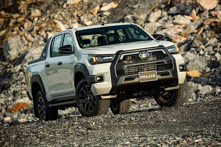 Toyota Hilux 2023 được đại lý nhận đặt cọc, giá dự kiến từ 740 triệu đồng - 1