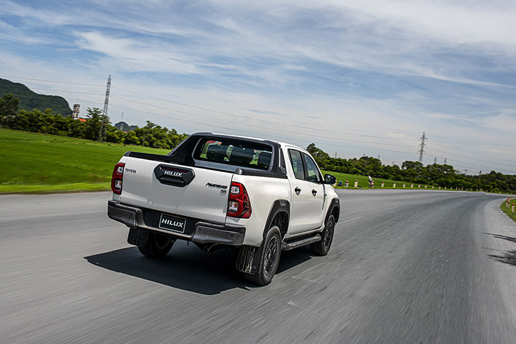 Toyota Hilux 2023 được đại lý nhận đặt cọc, giá dự kiến từ 740 triệu đồng - 5