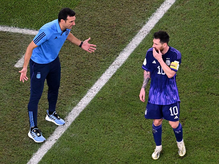 Bóng đá - HLV Scaloni nói lý do không thay Messi, HLV Ba Lan thừa nhận "tim như ngừng đập"