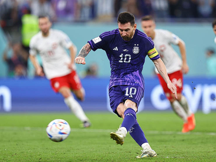 Messi vô duyên trong trận thắng 2-0 của Argentina trước Ba Lan