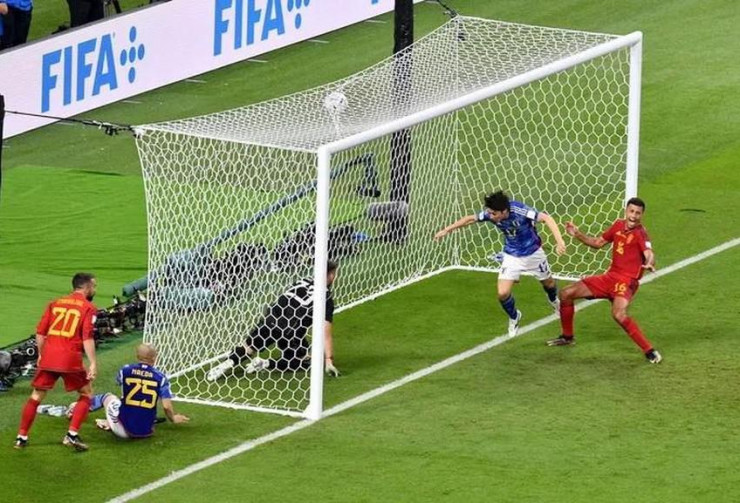 Dẫn trước từ sớm nhưng sang hiệp 2 thì Tây Ban Nha thua liền hai bàn từ sự vùng lên của các cầu thủ Nhật Bản. Ảnh: GETTY IMAGES