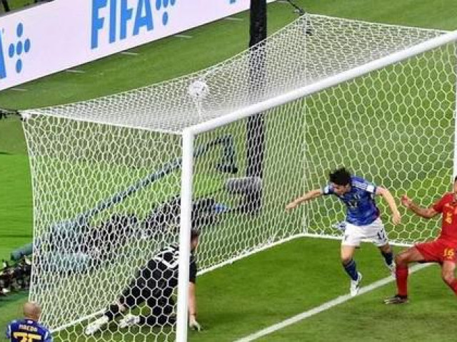 Bóng đá - Mặt trời mọc ở phương Đông và canh bạc phương Tây