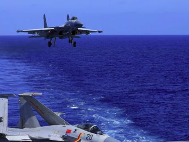 Thế giới - ‘Cá mập bay’ Trung Quốc hoá ra là ‘em họ’ của tiêm kích Nga