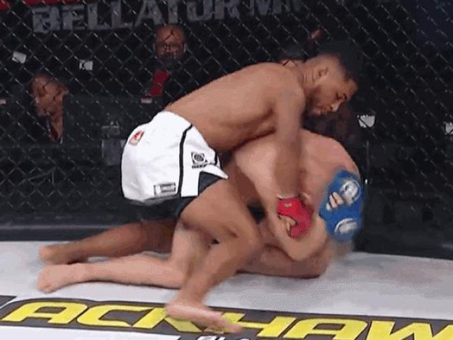 Thể thao - ‘Nhà vua’ Archie hạ gục võ sĩ Mỹ bằng loạt 29 cú đấm liên tiếp