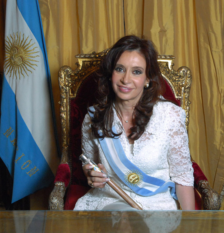 13. Argentina đã có 2 nữ tổng thống. Đáng ngạc nhiên là người đầu tiên trong số này, Isabel Martínez de Perón không được bầu về mặt kỹ thuật.&nbsp;Sau khi giữ chức Đệ nhất phu nhân, bà tạm thời đảm nhiệm chức vụ này sau cái chết của chồng bà Juan Domingo Perón khi vẫn còn đương chức vào năm 1974.&nbsp;

Nữ tổng thống thứ 2 của Argentina và là người đầu tiên được dân bầu là Cristina Fernández de Kirchner từ 2007-2015.&nbsp;
