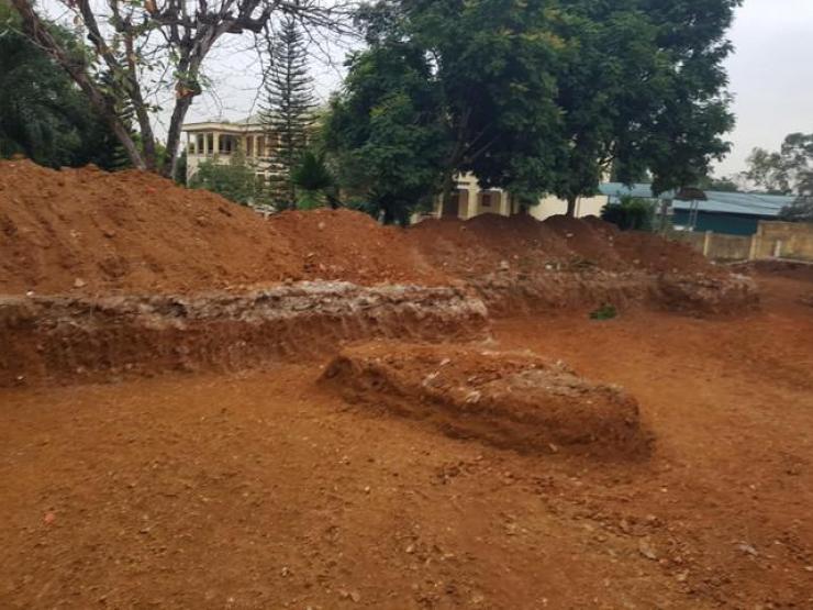 Tin tức trong ngày - Thi công nhà hiệu bộ trường học, phát hiện kiến trúc chứa nhiều hiện vật nghi đồ cổ