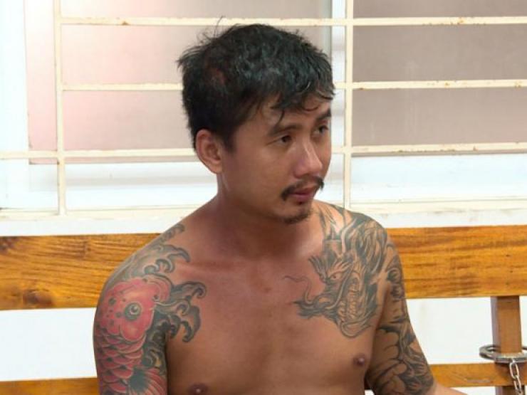 Pháp luật - Sau khi nhậu, cầm dao xông vào nhà chém 2 người thương vong