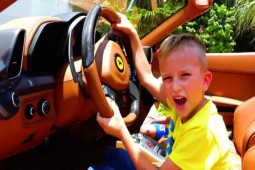 Kinh doanh - Những đứa trẻ chưa đầy 10 tuổi nhưng làm ra chục triệu USD mỗi năm