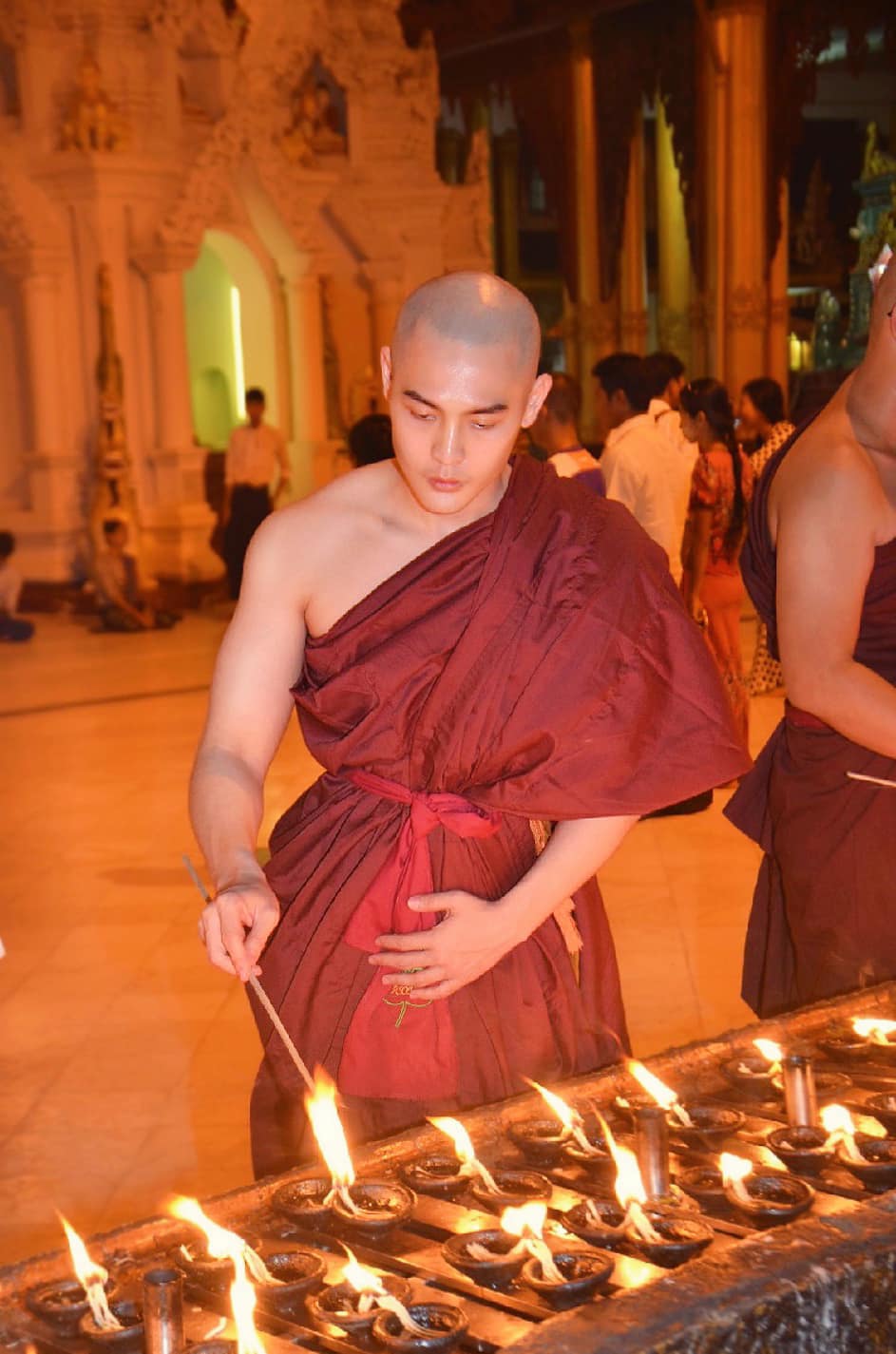 Hình ảnh nam nghệ sĩ tham gia khóa tu gieo duyên từ 1 năm trước được anh chia sẻ lại