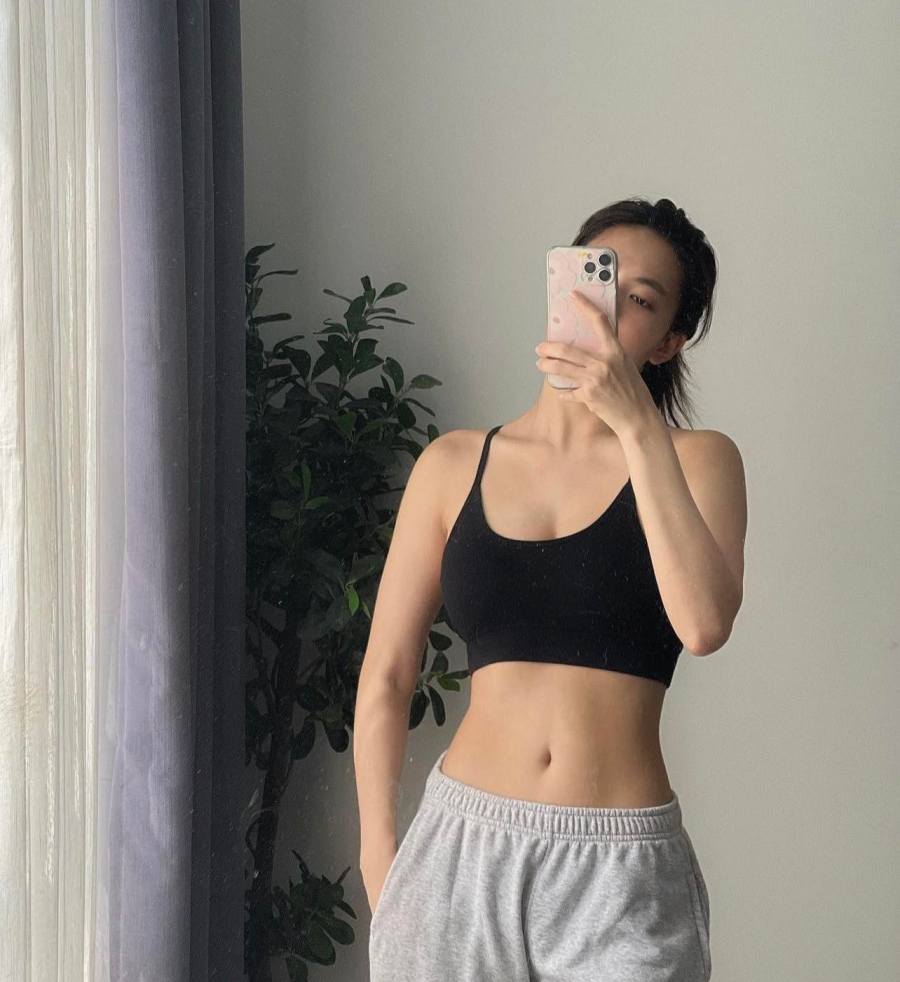 Thân hình thon gọn của nữ diễn luôn được duy trì trong nhiều năm làm nghề.