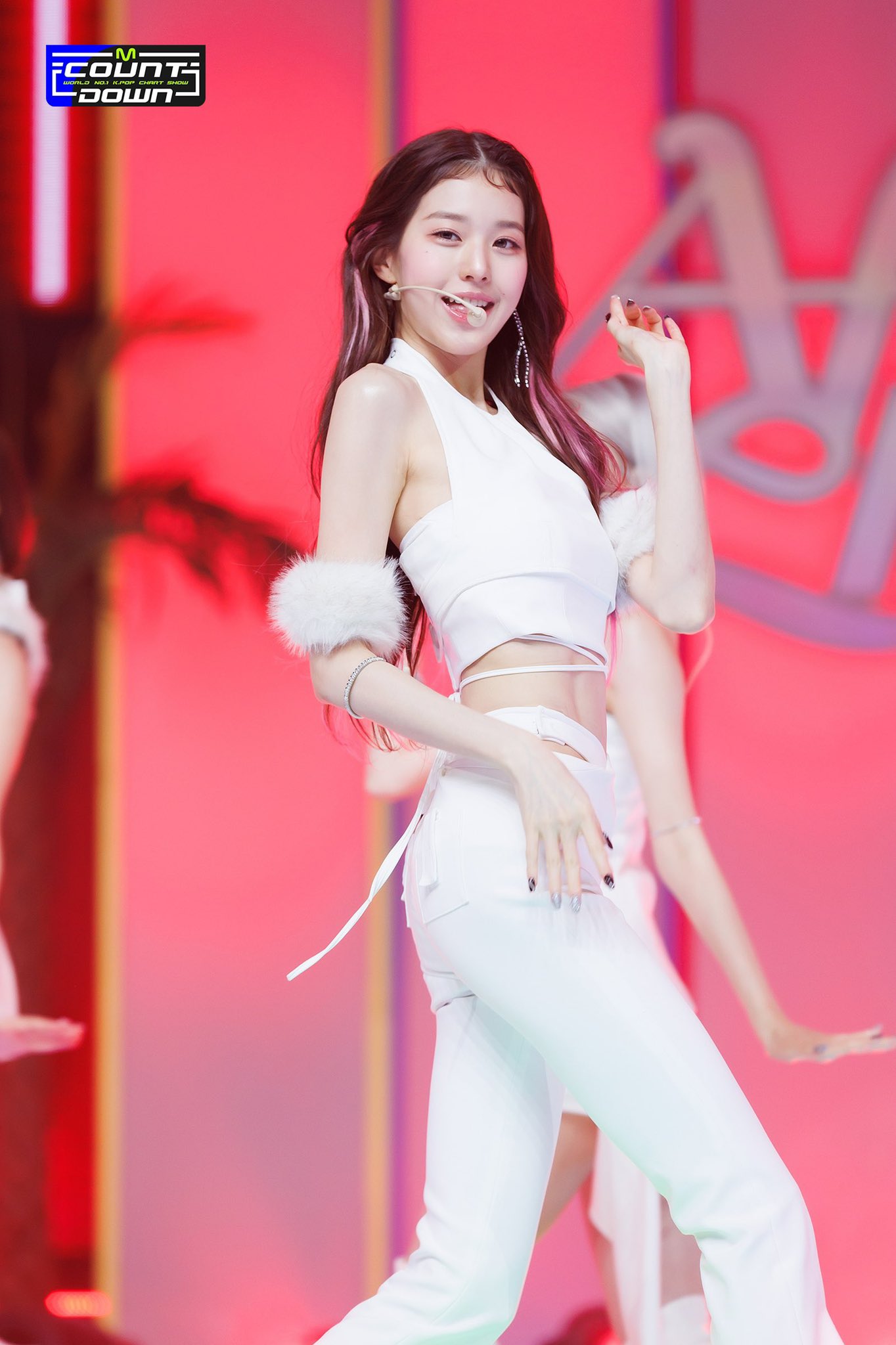 Học 2 idol xứ Hàn mặc crop top đẹp mê hồn - 3