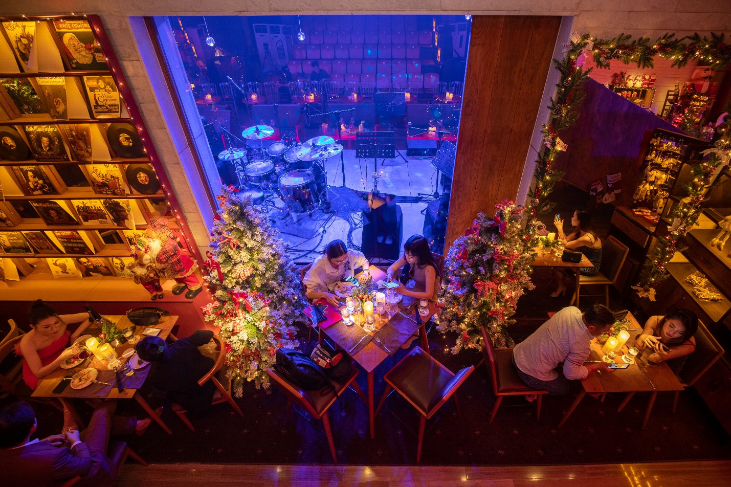 Mọi đối tượng khách hàng đều có thể đến GEM Center để thưởng thức bữa tiệc Giáng sinh nhiều sắc màu