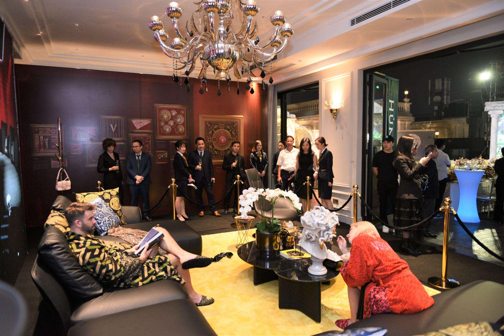 Không gian phòng trưng bày BST Versace Home