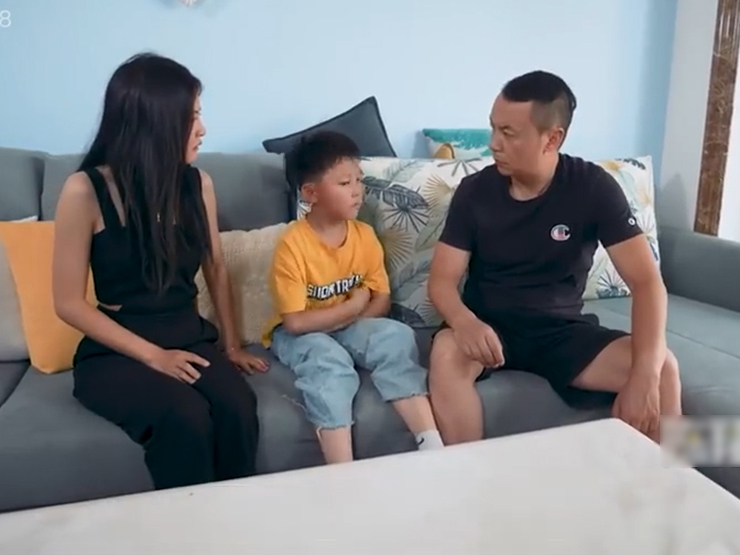 Clip hài hước - Bố mẹ muốn ly hôn, cậu con trai đứng ra làm nối hòa giải và cái kết