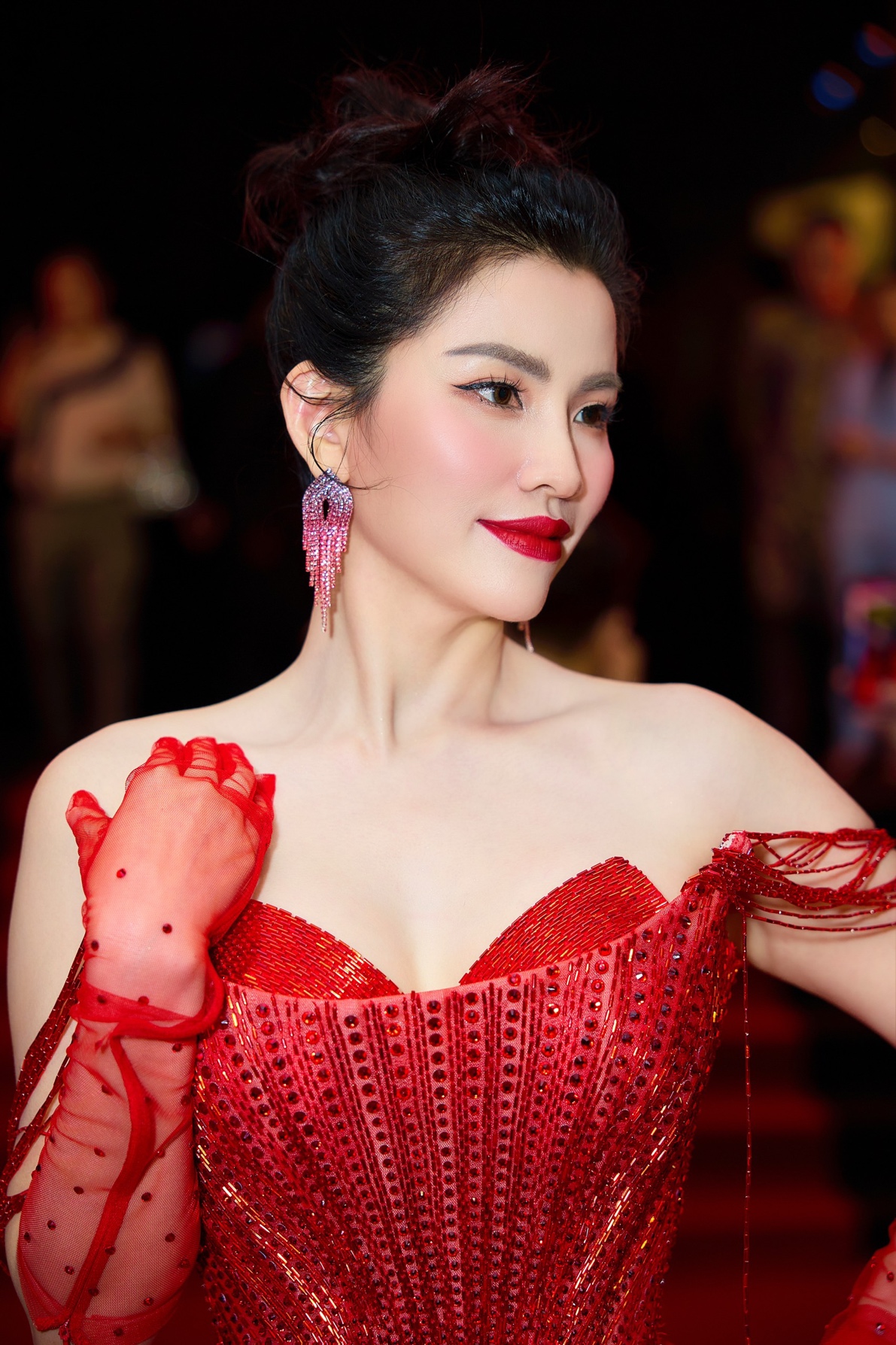 Diện thiết kế của Chung Thanh Phong, doanh nhân Vũ Thị Minh Hương nhận giải “Best Dressed” - 3