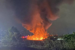 Tin tức trong ngày - Đà Nẵng: Cháy lớn, phong tỏa một đoạn Quốc lộ 14B để cứu hỏa