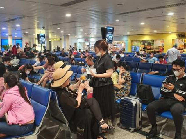 Tin tức trong ngày - Nhiều chuyến bay phải bay vòng trước khi hạ cánh sân bay Tân Sơn Nhất do mưa lớn