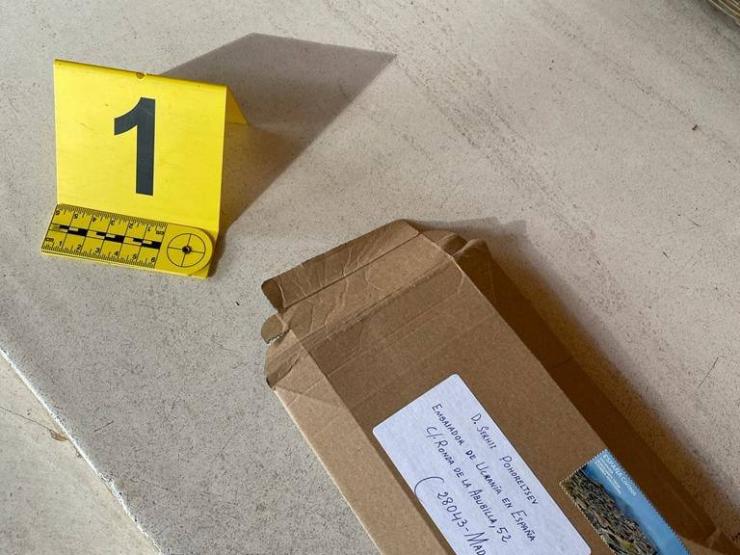 Thế giới - Hàng loạt cơ quan ngoại giao Ukraine nhận được bưu phẩm chứa thứ "rợn người"