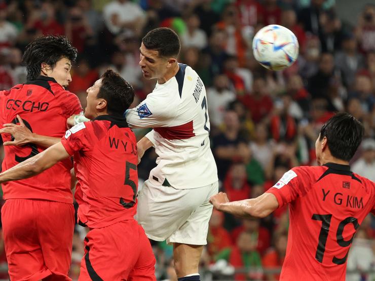 Bóng đá - Ronaldo "giúp" đối thủ ghi bàn, bị fan mỉa mai xứng đáng khoác áo Hàn Quốc
