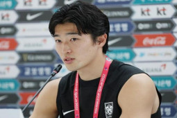 Đàn ông - "Nam thần" mới của đội tuyển Hàn Quốc khiến chị em điên đảo