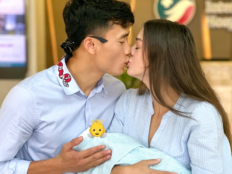 Đời sống Showbiz - Vợ Tây nói 1 câu đặc biệt với Bùi Tiến Dũng sau sinh hạ quý tử đầu lòng