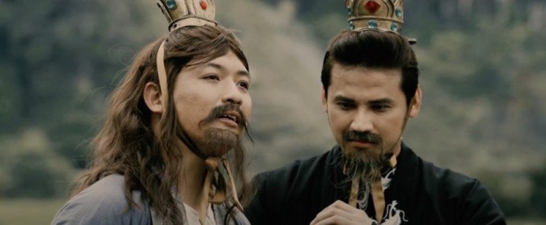 Bộ phim cũng được đánh giá có lối kể chuyện non nớt, ngô nghê