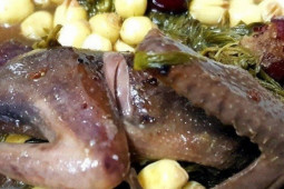 Ẩm thực - Món ngon cuối tuần: Cách làm bồ câu hầm ngải cứu mềm thơm, đậm đà