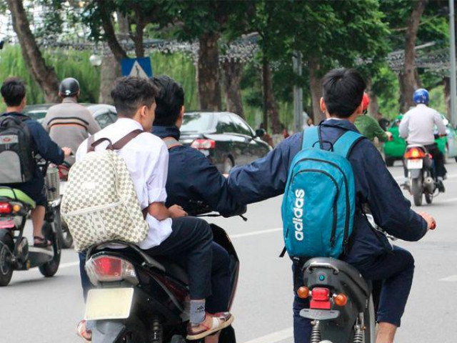 Giáo dục - du học - Học sinh cấp 2, cấp 3 đi xe máy bị xử phạt ra sao?