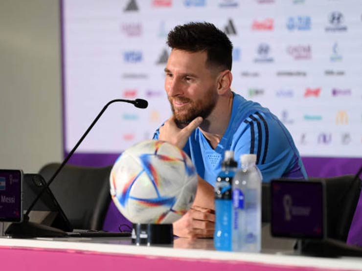 Argentina vào tứ kết World Cup, Messi nói gì trong cuộc họp báo?