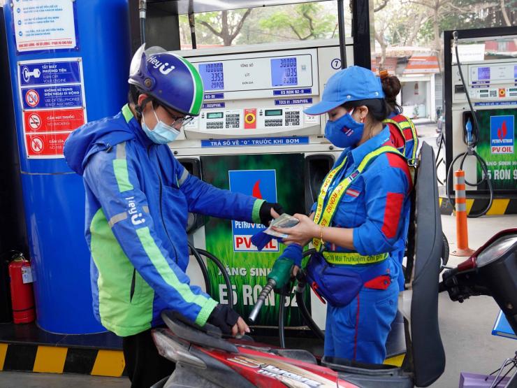 Thị trường - Tiêu dùng - Giá xăng dầu hôm nay 4/12: Liên tục giảm nhưng vẫn ghi nhận mức tăng mạnh trong tuần