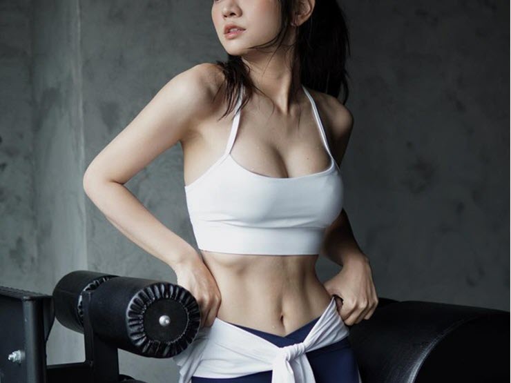 TikToker Lê Bống khoe đường cong tuyệt mỹ tại phòng gym