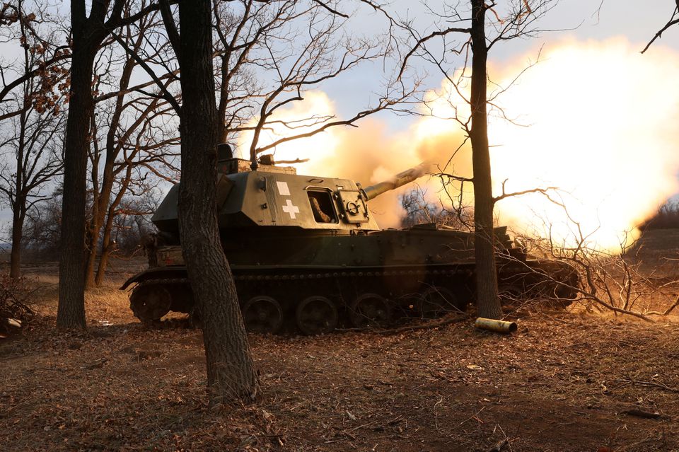 Pháo tự hành Ukraine khai hỏa trong giao tranh với Nga gần thành phố chiến lược Bakhmut vào ngày 3/12.
