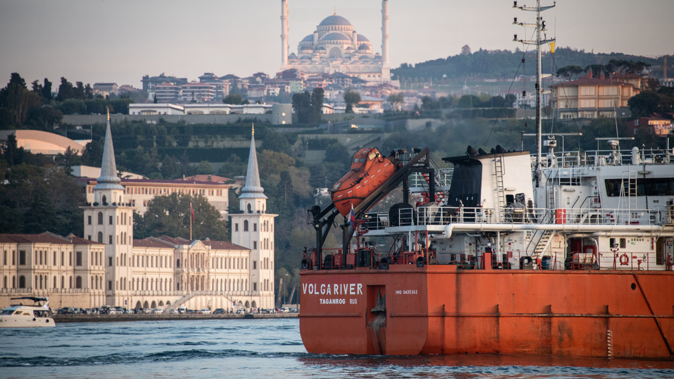 Tàu chở dầu Nga đến Thổ Nhĩ Kỳ (ảnh: RT)