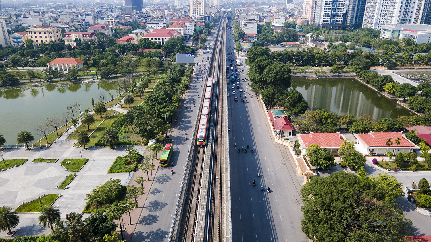 Mới đây ban Quản lý đường sắt đô thị Hà Nội (MRB) vừa cho biết, tuyến đường sắt đô thị Nhổn - ga Hà Nội sẽ vận hành thử đoạn trên cao từ Nhổn về Cầu Giấy dài 8,5 km từ ngày 5/12 tới.