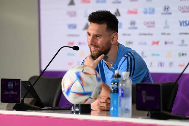 Messi trong cuộc họp báo sau trận