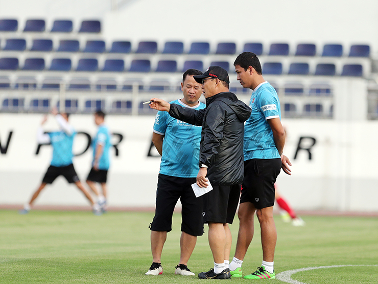 Bóng đá - Thầy Park truyền "bí kíp" cho trợ lý Anh Đức trước giờ về Hàn Quốc