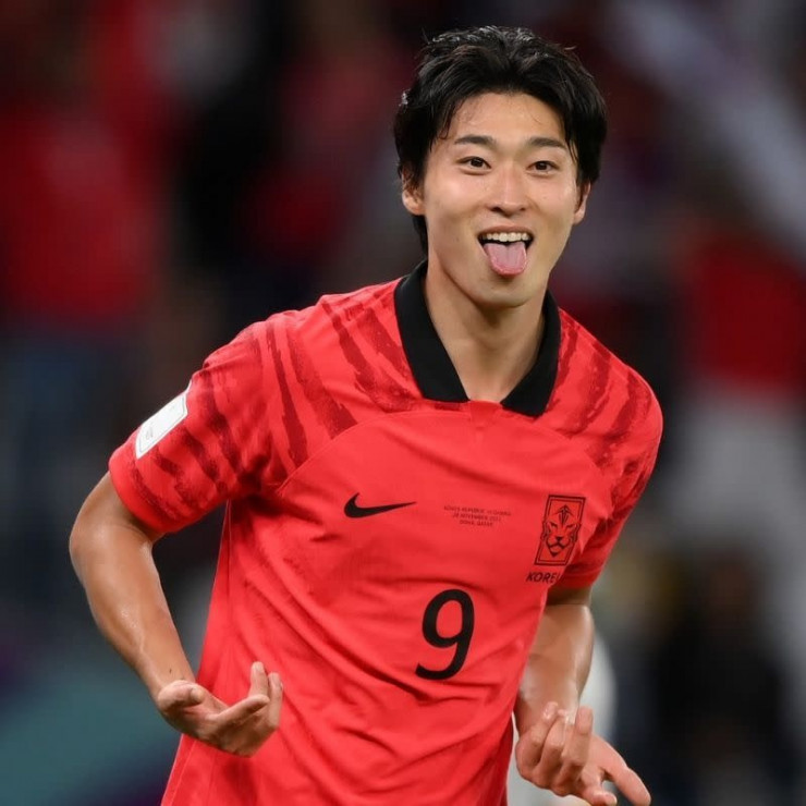 Tiền đạo Cho Gue Sung của Hàn Quốc bất ngờ trở nên nổi tiếng tại World Cup 2022 vì quá đẹp trai (Ảnh: FIFA World/Instagram).