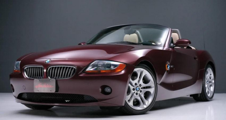 Phiên bản E85 mang tên Z4 là một trong những chiếc mui trần tuyệt vời .Ảnh: Hotcars.