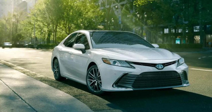 Toyota Camry là một trong những mẫu xe sedan phổ biến nhất trên thị trường. Ảnh: Hotcars.