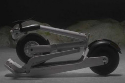 Thế giới xe - Hãng xe đua ra mắt chiếc xe điện độc đáo có thể gấp gọn gàng và chạy được 50 km