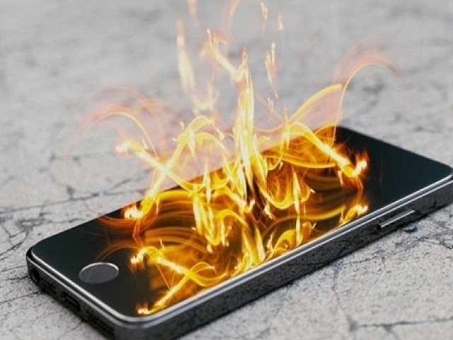 Tin tức trong ngày - Điện thoại nổ, thiếu niên 14 tuổi bị nát tay