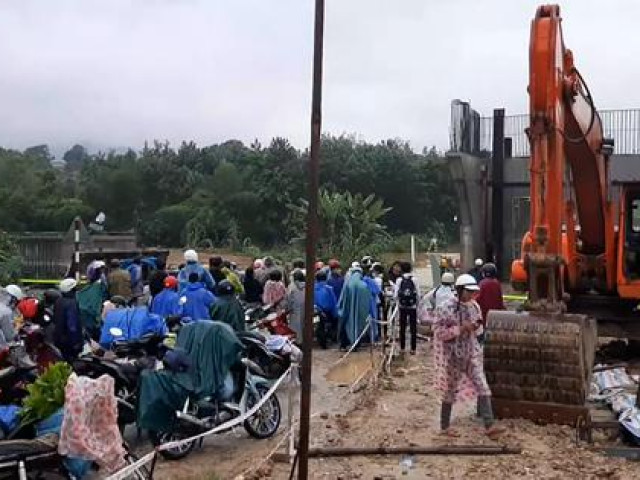 Tin tức trong ngày - Quảng Nam: Mưa to chia cắt đường, hàng trăm người bị chặn lối về nhà