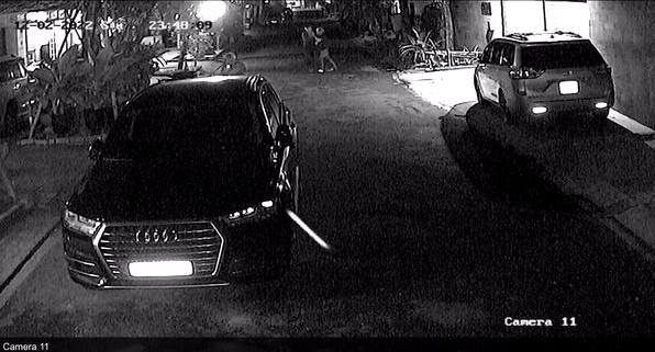 Camera an ninh ghi lại thời điểm ông Hùng bị người ngoại quốc túm áo, đánh