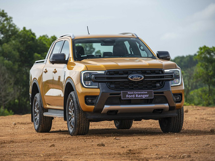 Giá xe Ford Ranger niêm yết và lăn bánh tháng 12/2022