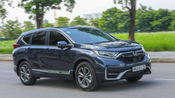 Honda CR-V được hỗ trợ 100% lệ phí trước bạ, tương đương giảm từ 99,8 - 136,65 triệu đồng